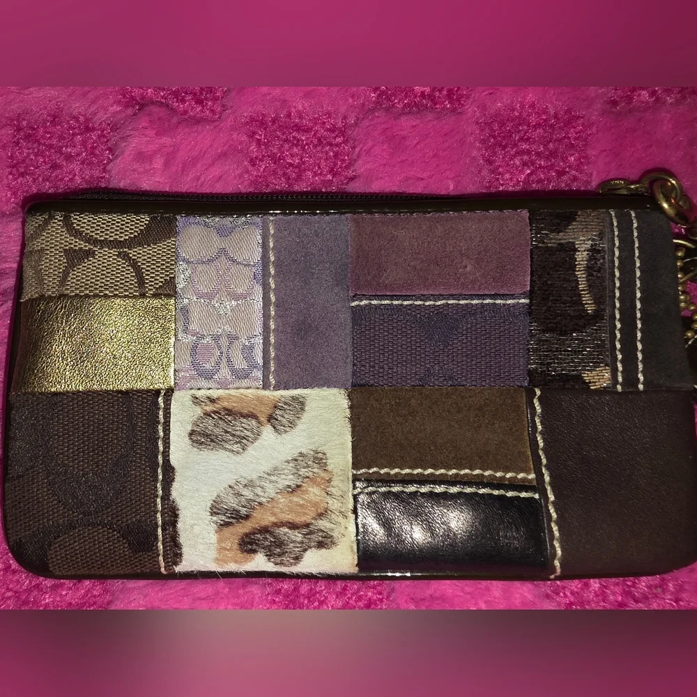 COACH - Vintage Y2k Patchwork Wristlet - Picture 2 of 7